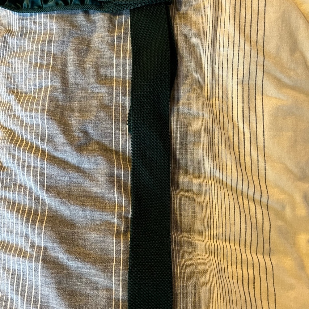 Knit silk tie.